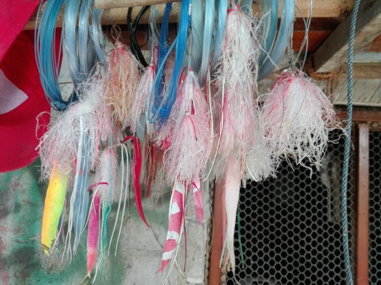 Skirted lures for yellowfin tuna