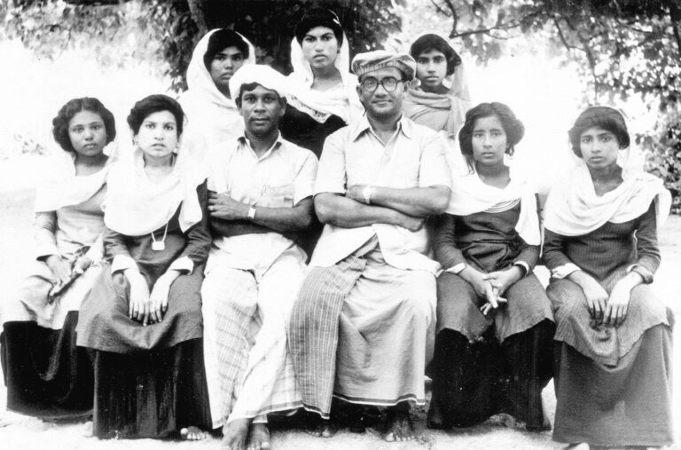 Amin didi with Maldivian women
