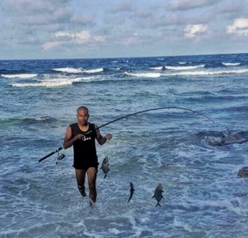I am catching black trevally while reef fishing in Fuvahmulah in 2014.