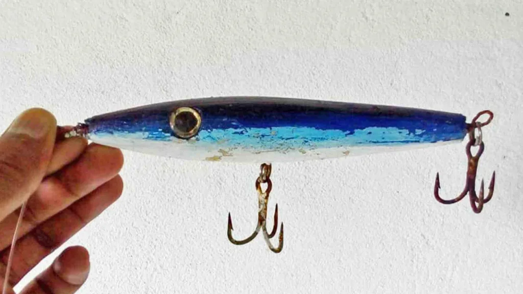 Handmade wooden flying fish lure with treble hooks, made in Fuvahmulah for reef and pelagic fishing.